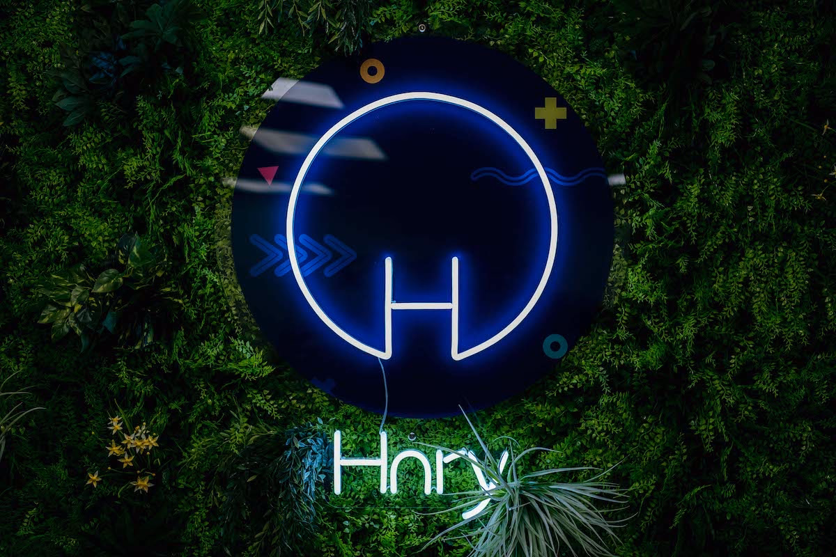 Hnry is freaking awesome!